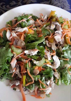 Una foto de Ensalada de Pollo con Mango