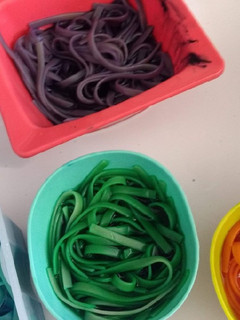 Una foto de Pasta de colores