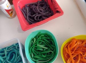 Una foto de Pasta de colores