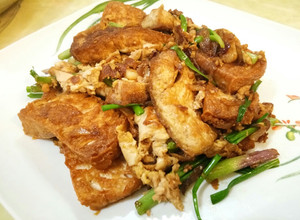 A picture of Tofu with Spring Onion.