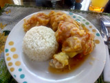 Sudado de pollo con papas criollas