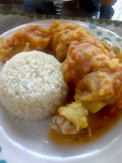 Una foto de Sudado de pollo con papas criollas