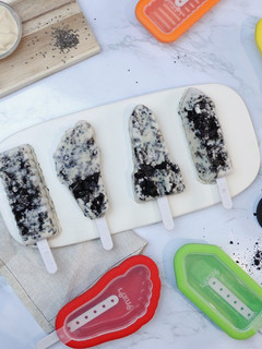 Una foto de Polo vegano de yogur y galleta - Moldes de helado icónicos | Lékué