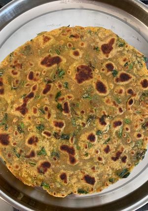 મેથીના થેપલા (Methi Thepla Recipe In Gujarati) રેસીપી મુખ્ય ફોટો
