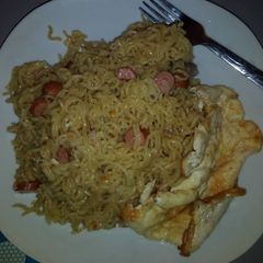 A picture of Hot dog indomie and fried egg.