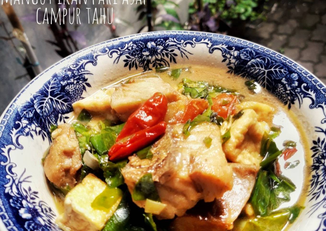 Mangut ikan pari asap campur tahu