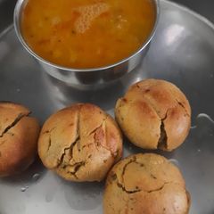 A picture of Dal baati.
