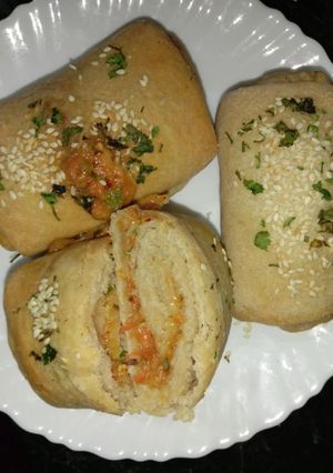 A picture of Cheese dinner rolls.