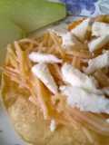 Tostadas de fideo y queso con chayotes