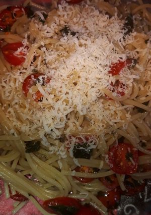Una foto de Spaghetti caprese