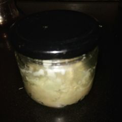 A picture of Garlic paste.