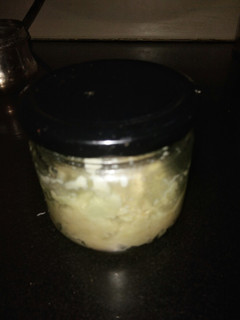 A picture of Garlic paste.