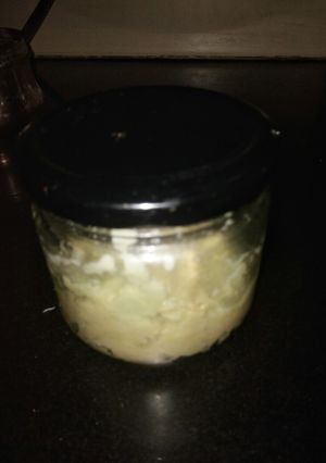 A picture of Garlic paste.