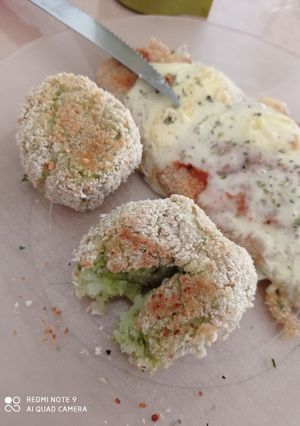 Una foto de Croquetas de papa y brócoli 🤩