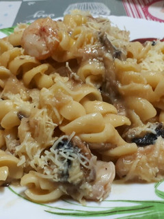 Una foto de Fusilli de mar y tierra