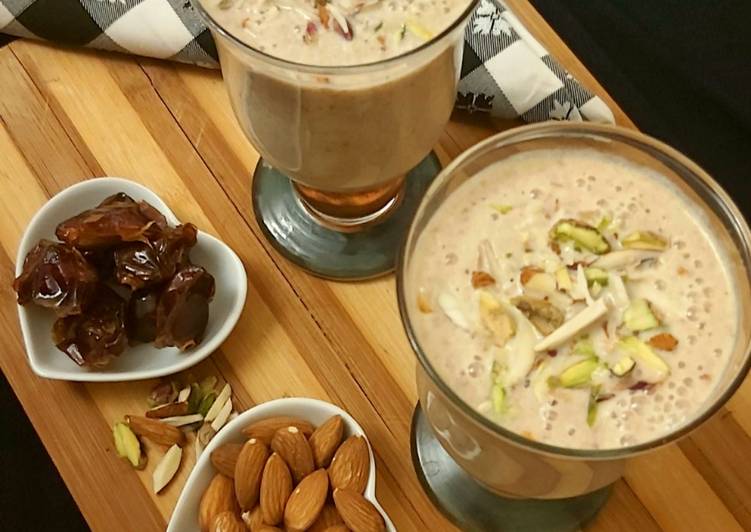 Dates &amp; Almond Milkshake