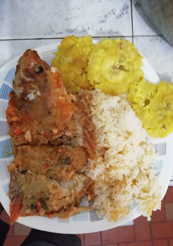 Una foto de Mojarra frita y sudada #4x4
