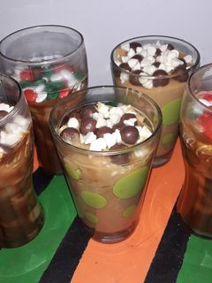 Una foto de 《Postre de maicena sabor dulce de leche 》🤤🥰