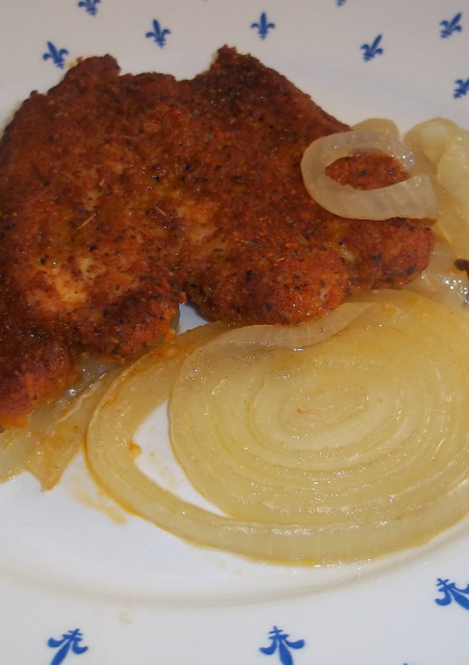 Una foto de Pechuga chimichurri  y cebolla caramelizada sin azúcar