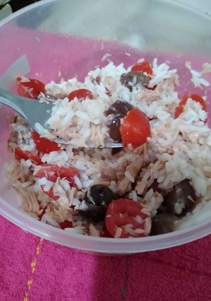 Una foto de Ensalada de Lomitos de Atún y arroz