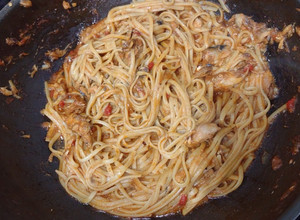 Una foto de Spaghettis con caballa