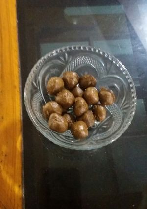 A picture of Dry ginger candy or goli.