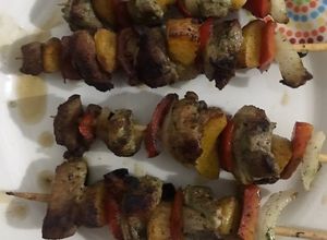 Una foto de Pincho o brocheta de cerdo
