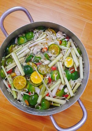 Hình của món Chân gà ngâm sả tắc.