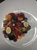Carpaccio z wołowiny, grzyby, parmezan, mango, jajko przepiórcze