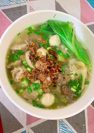 Hình của món Mì tươi tự làm ăn với canh bò viên.
