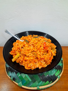 વેજીટેબલ પાસ્તા ઇન રેડ સોસ (Vegetable Pasta In Red Sauce Recipe In Gujarati) રેસીપી મુખ્ય ફોટો