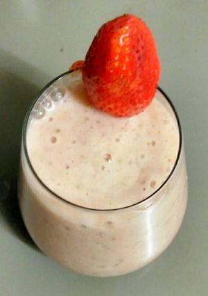 A picture of Banana and strawberry smoothie.