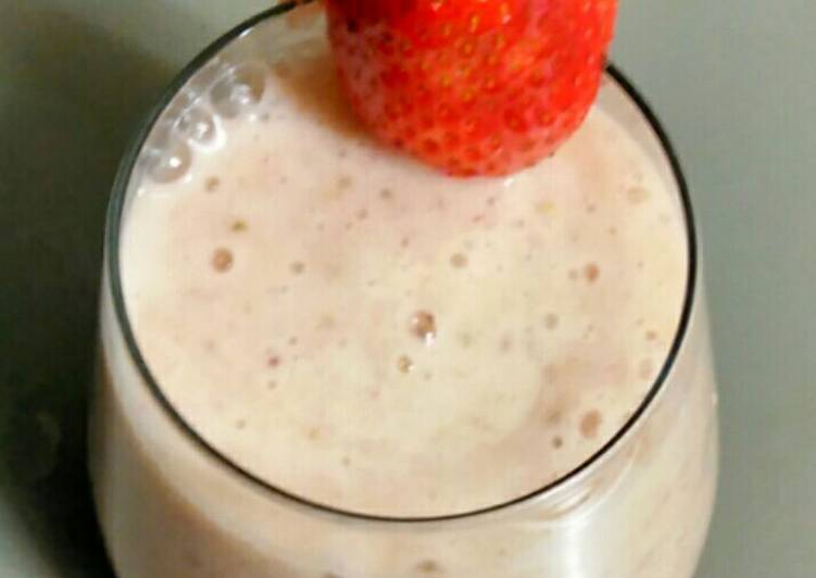 Easy Recipe: Yummy Banana and strawberry smoothie