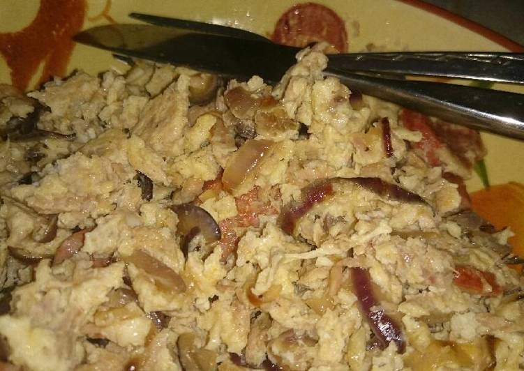 How to Prepare Quick Tuna Scrambled Eggs