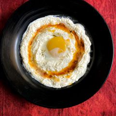 A picture of Turkish Eggs.