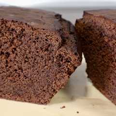 Una foto de Bizcocho de chocolate suave y esponjoso