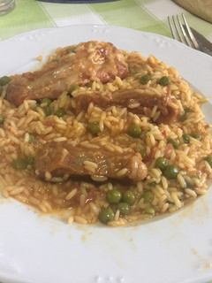 Una foto de Arroz con guisantes y costilla de cerdo