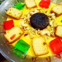 Custard jelly wid nuts A picture of Custard jelly wid nuts.