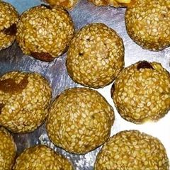 A picture of Sesseme ladoo.