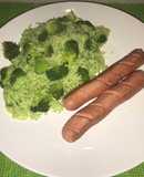 Arroz verde con brócolis y salchichas