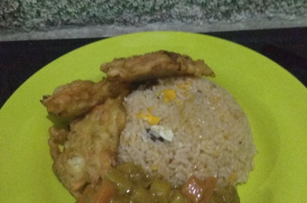 Resep Nasi goreng telor ayam kampung dg kari dan bakwan sayur Gampang