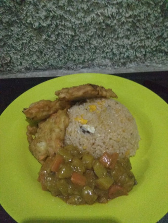 Resep Nasi goreng telor ayam kampung dg kari dan bakwan sayur Murah