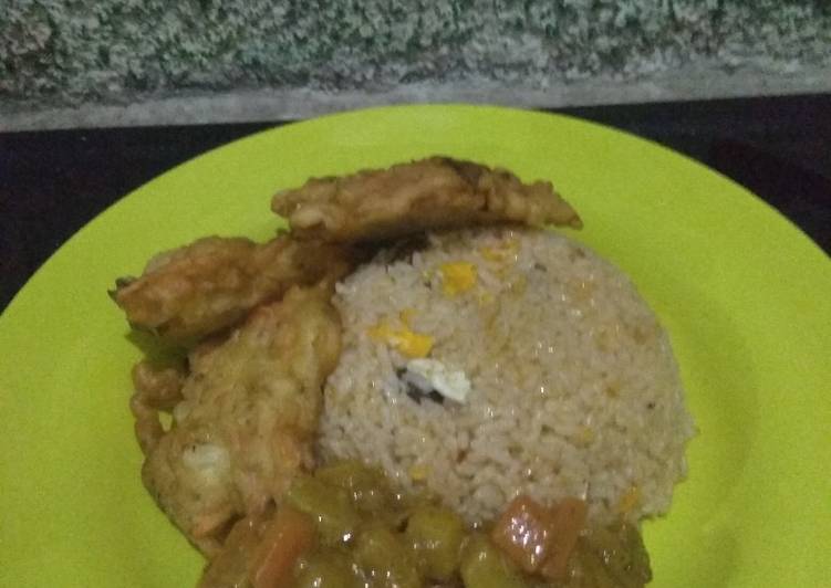 Resep Nasi goreng telor ayam kampung dg kari dan bakwan sayur yang Sempurna