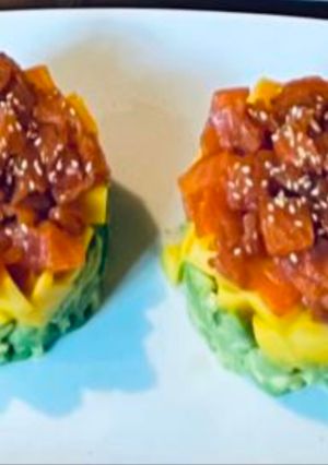 Una foto de Falso tartar de Salmón, Mango y Aguacate