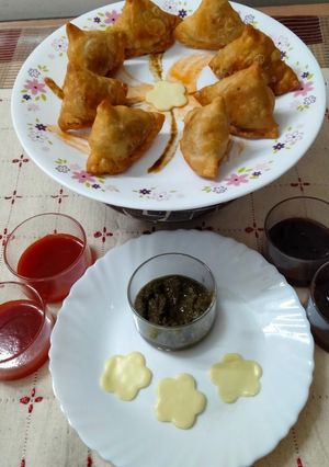 A picture of Cheese samosa.