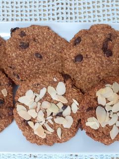 Una foto de Galletas de avena, pasas, y plátano
