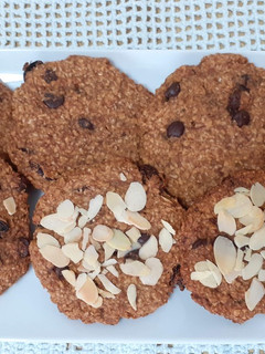 Una foto de Galletas de avena, pasas, y plátano