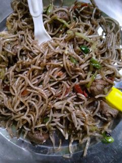 चाऊमिन (chowmein recipe in Hindi) रेसिपी मुख्य फोटो
