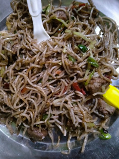 चाऊमिन (chowmein recipe in Hindi) रेसिपी मुख्य फोटो