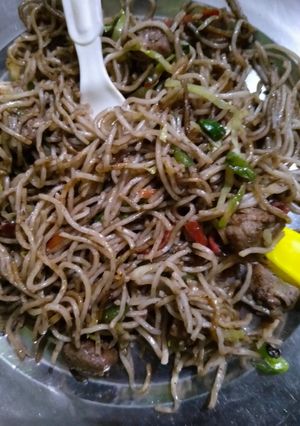 चाऊमिन (chowmein recipe in Hindi) रेसिपी मुख्य फोटो